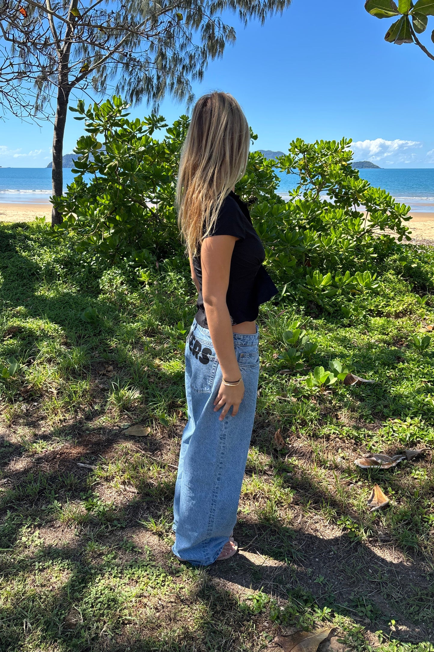 SONDERS cloud font- Black