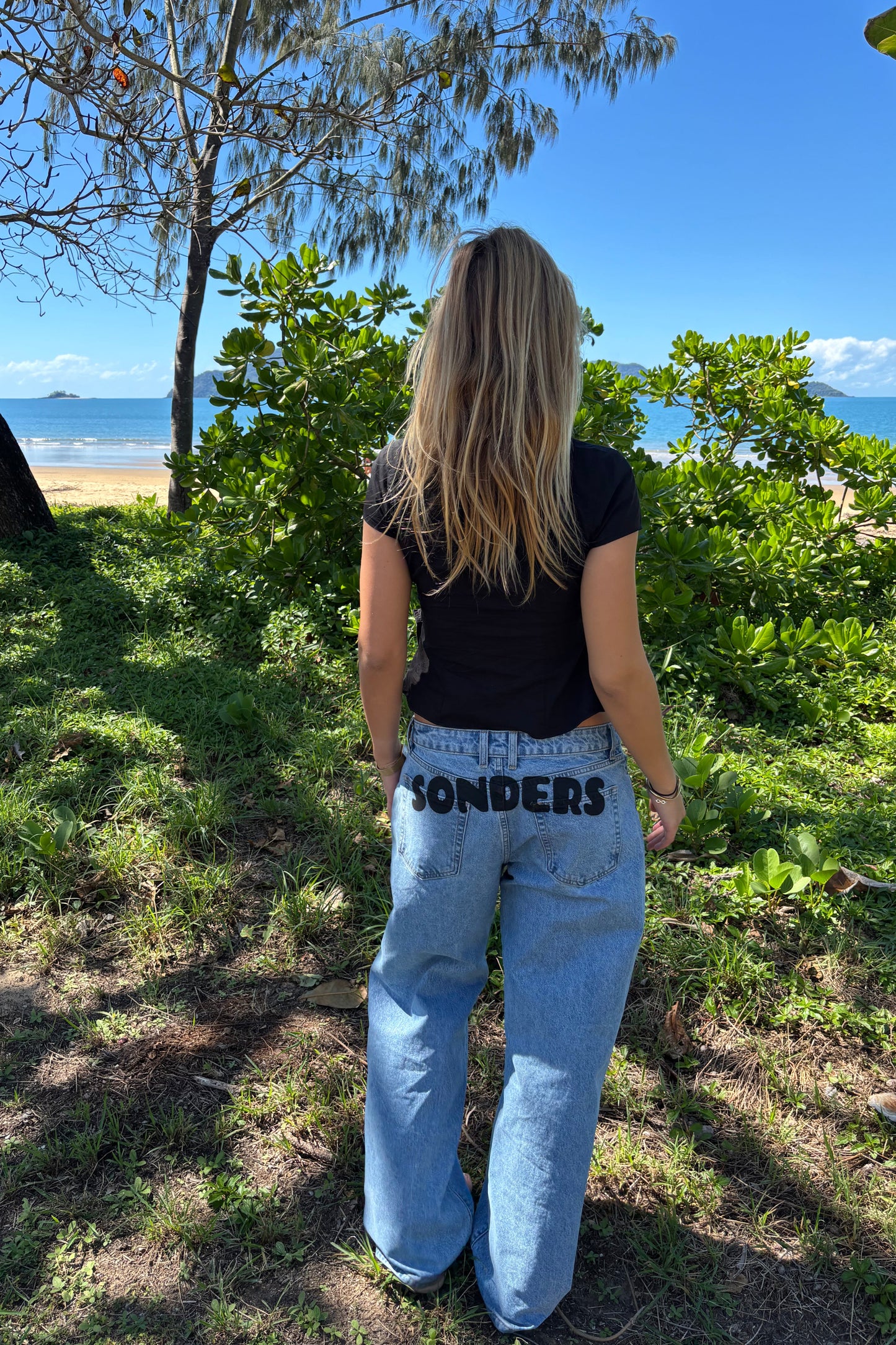 SONDERS cloud font- Black