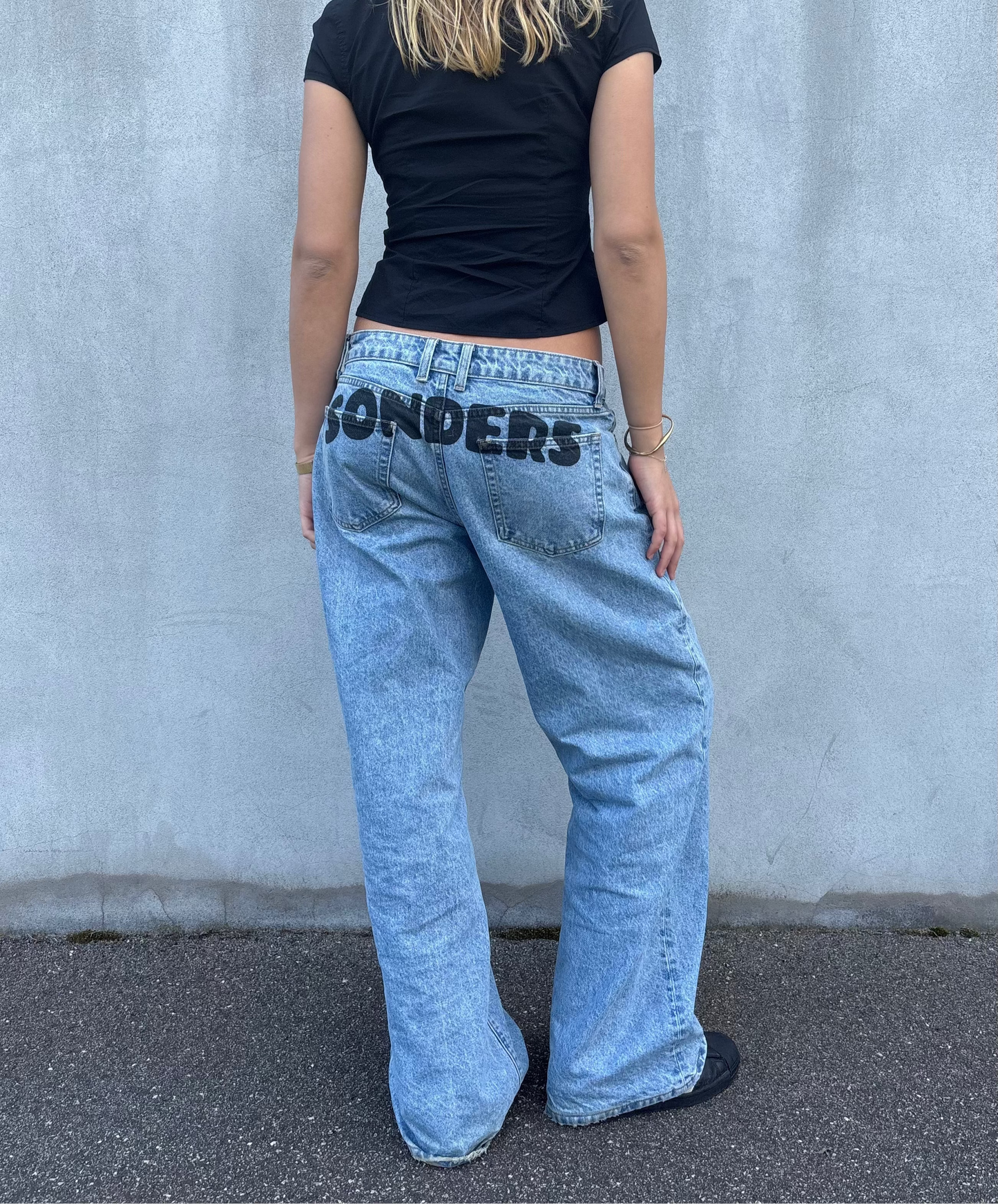 SONDERS cloud font- Black
