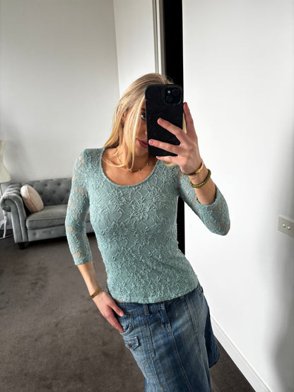 Amisu Sheer lace fitted top