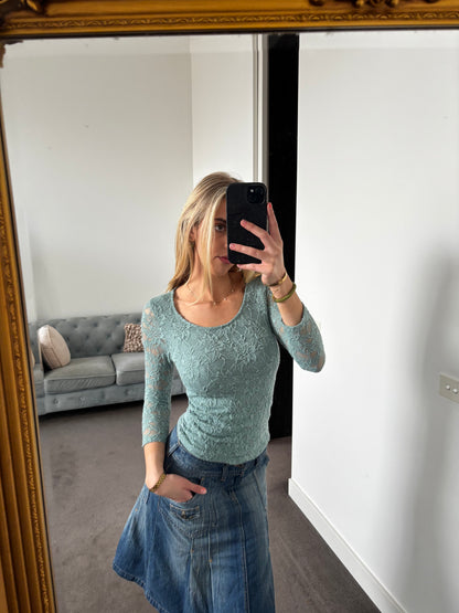Amisu Sheer lace fitted top