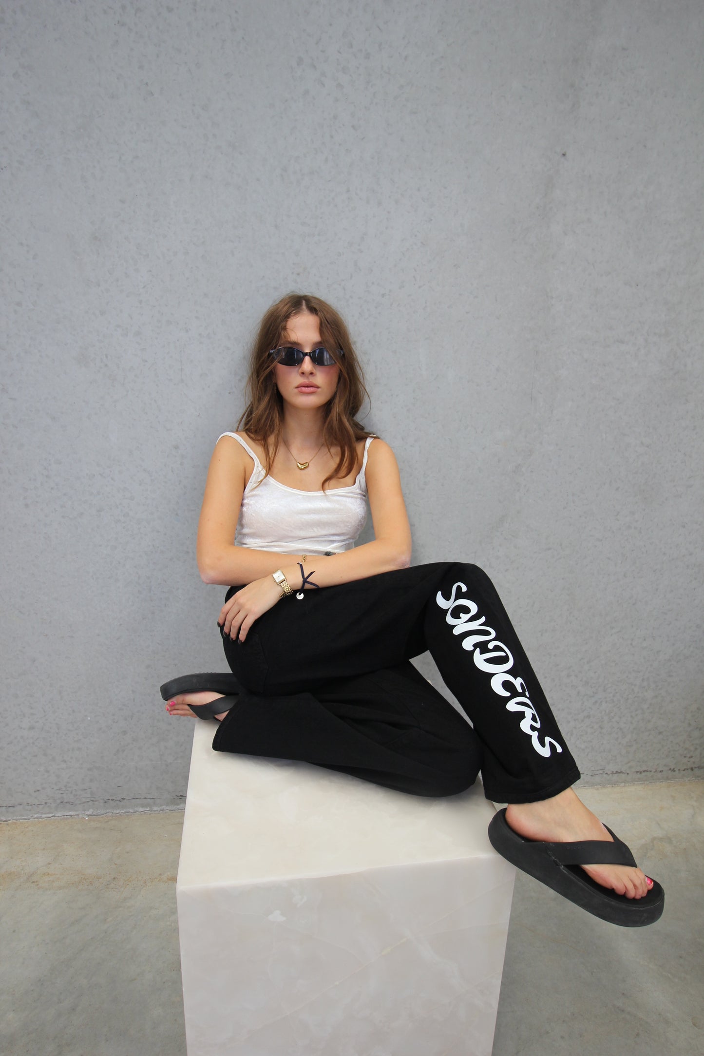 SONDERS original font- White